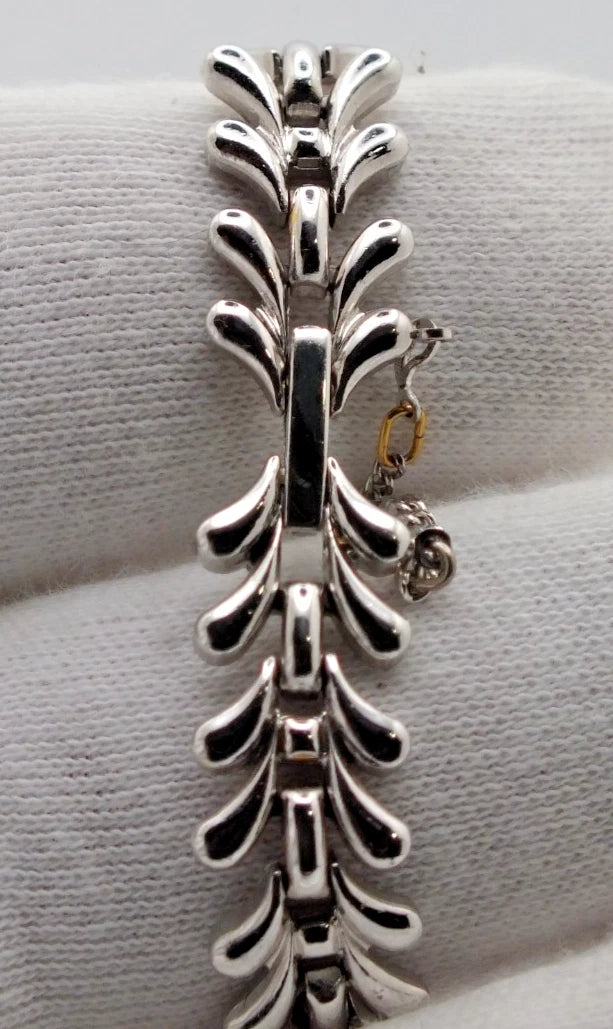 Silver vintage Citizen Exceed women’s quartz black dial bracelet with angular leaf-shaped connectors and a gold-tone clasp.